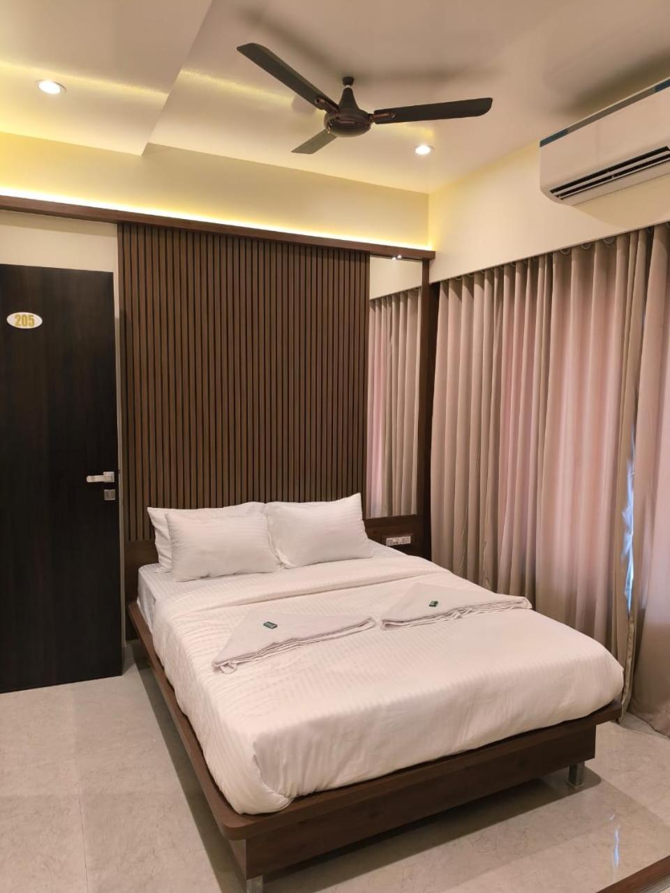 Sharan Residency Hotel Nova Bombaim Exterior foto