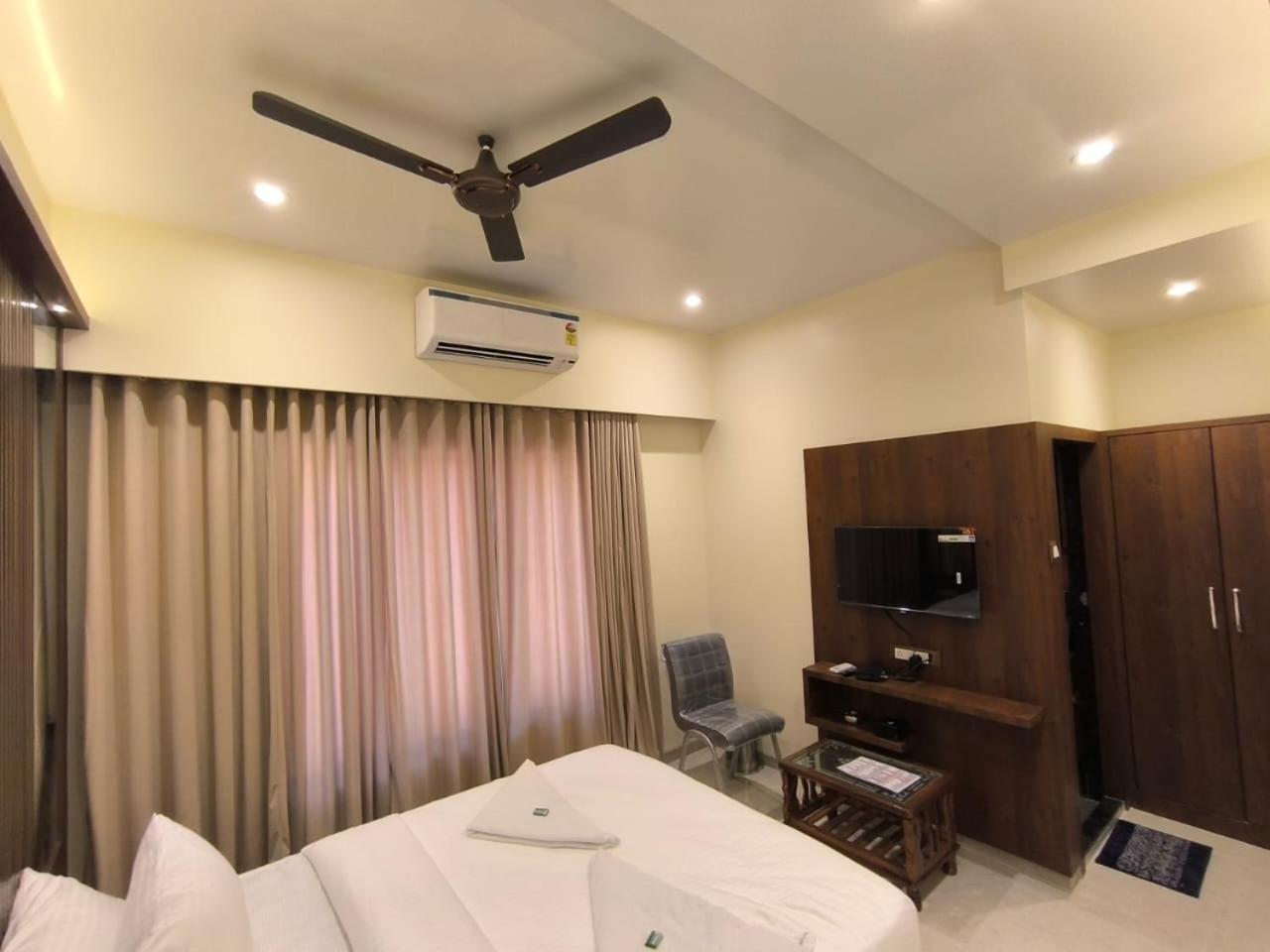 Sharan Residency Hotel Nova Bombaim Exterior foto