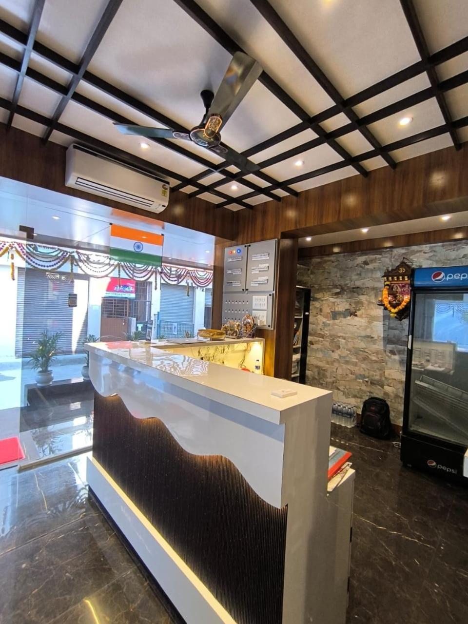 Sharan Residency Hotel Nova Bombaim Exterior foto